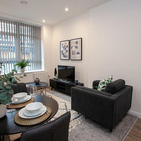 Modern 2 Bedroom Apartment In Bolton Extérieur photo