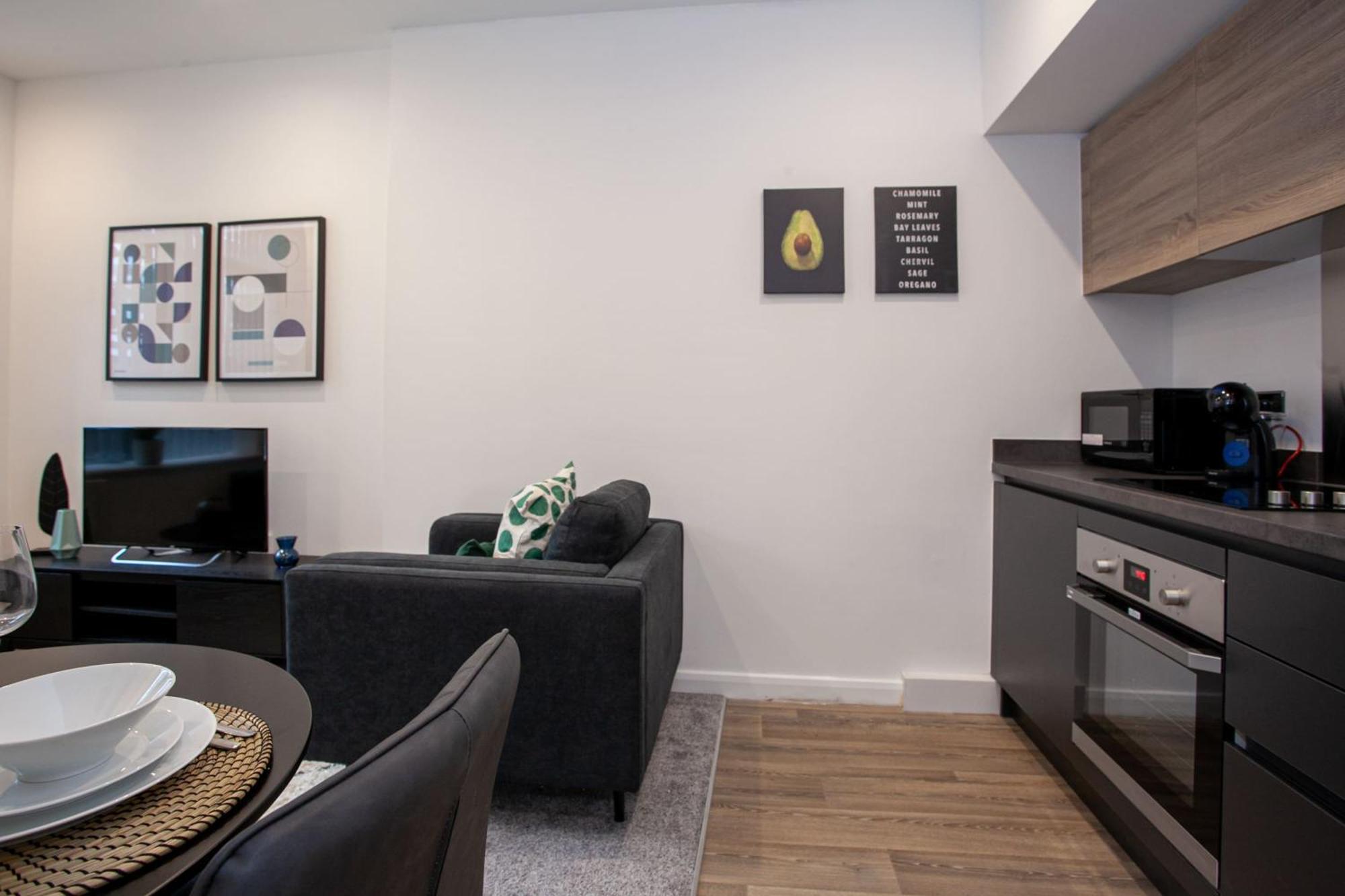 Modern 2 Bedroom Apartment In Bolton Extérieur photo